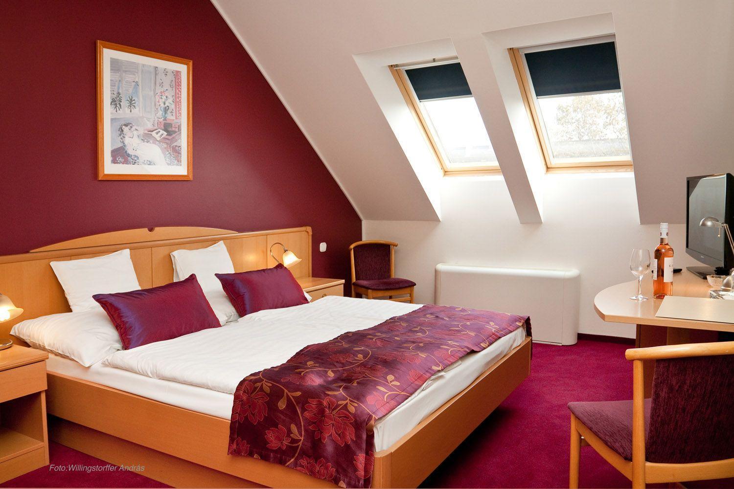 Hotel Kalvaria Gyor Ngoại thất bức ảnh