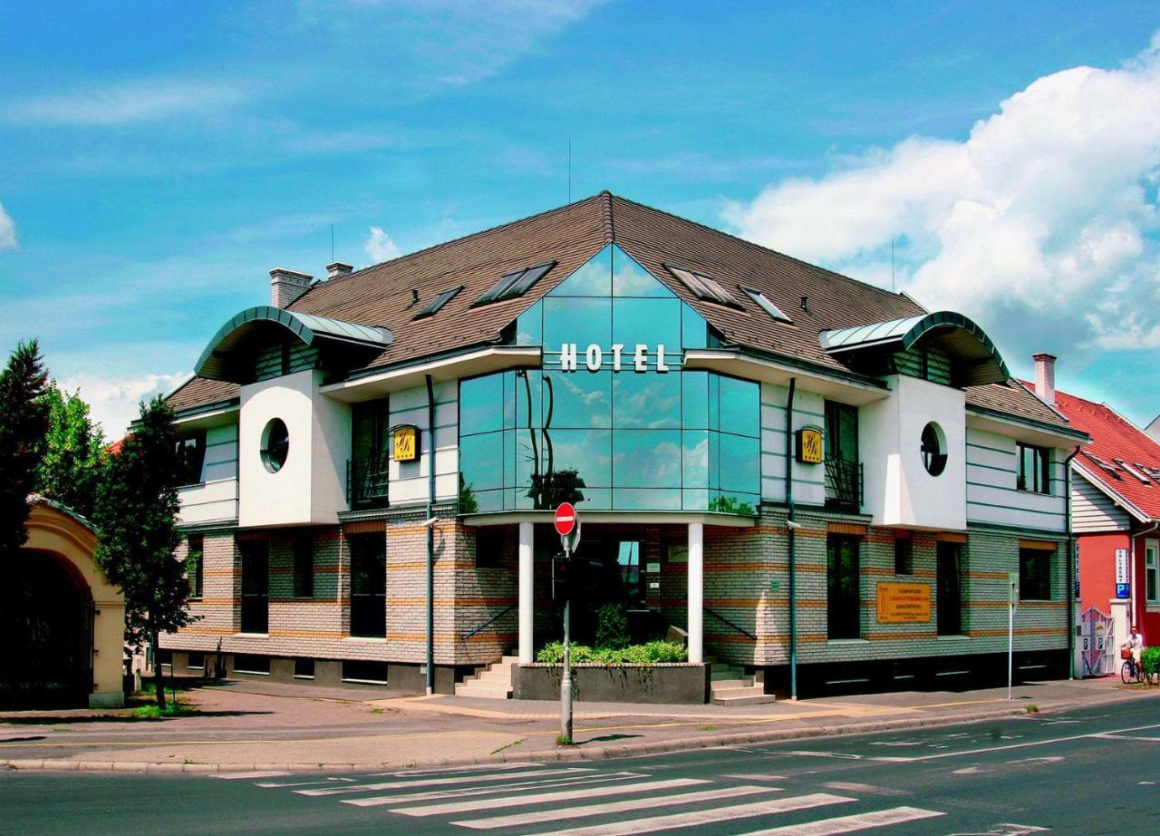 Hotel Kalvaria Gyor Ngoại thất bức ảnh